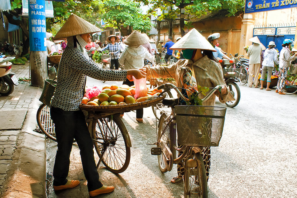 Vendeur ambulant à Hanoï